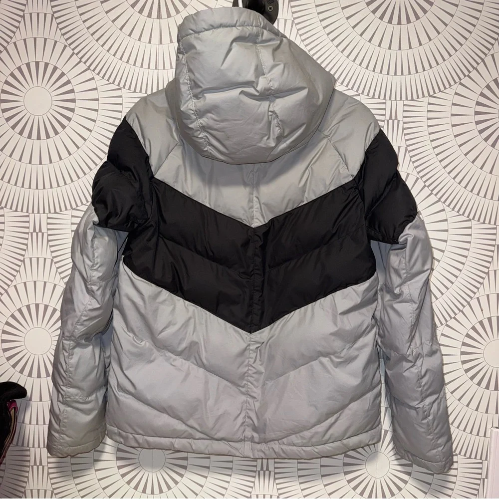 Nike‎ Big Kid Storm-FIT Windrunner hooded puffer jacket in grey black Size XL
